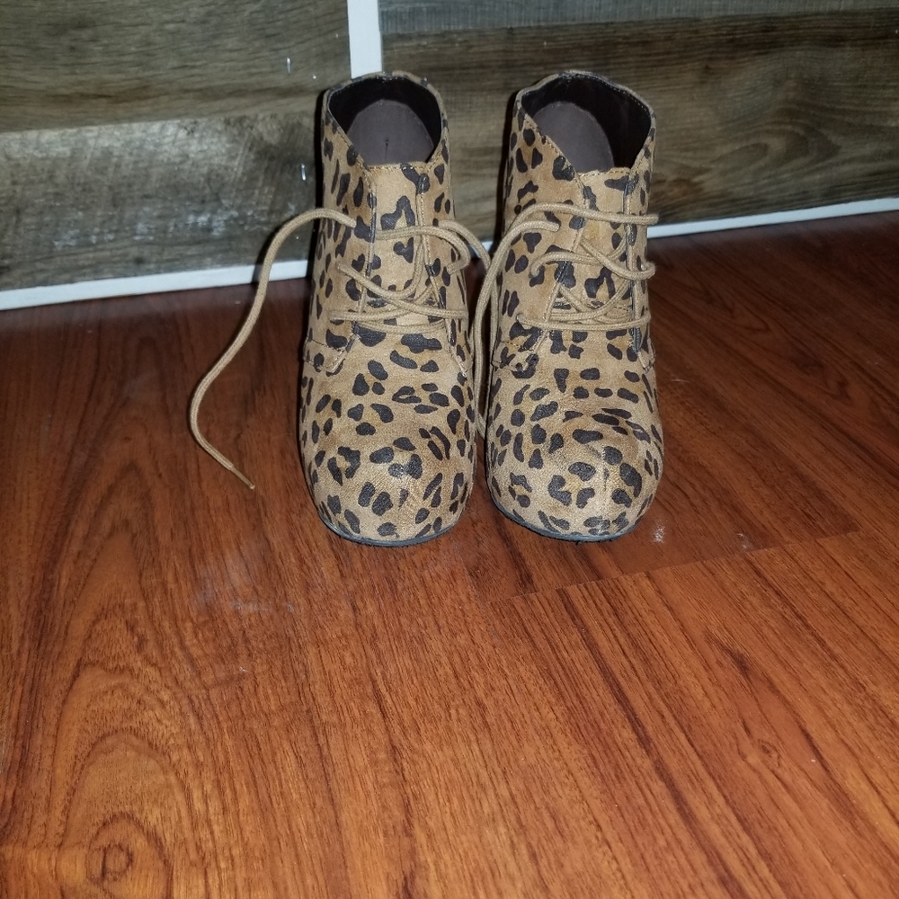 Cheetah wedges